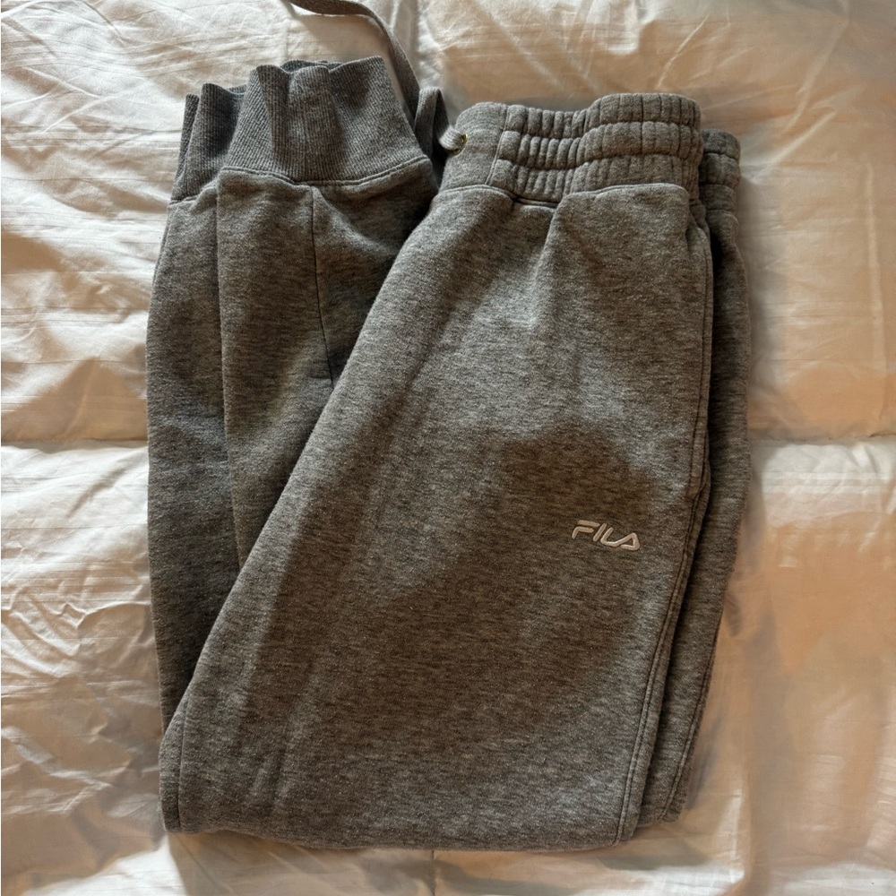 FILA Sweatpants Mens XS Light Gray Cuffed Joggers Minimal Logo Athletic